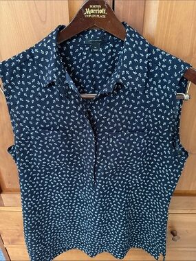 Ann Taylor Navy Sleeveless Collared Shell with White Anchor Print